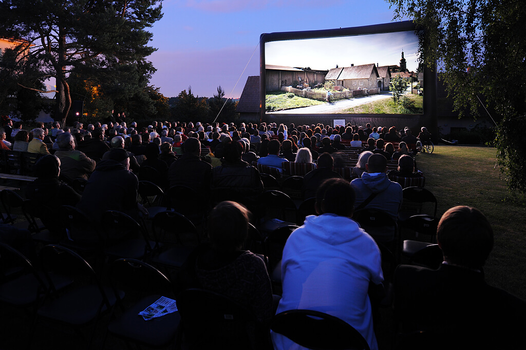 Letní kino na návsi